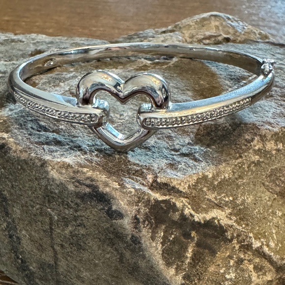 925 Sterling Silver Bangle Bracelet - Heart Clasp with Diamond Chips -Size M - Picture 1 of 11